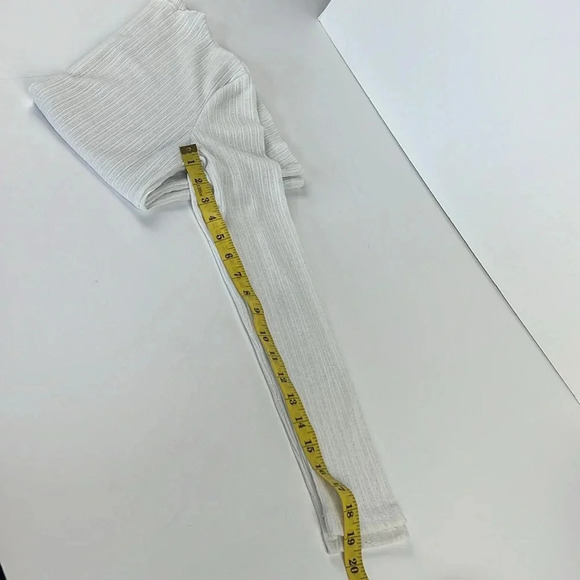 3/$15 White ribbed scalloped neck solid long sleeve formal top size medium - Picture 10 of 10